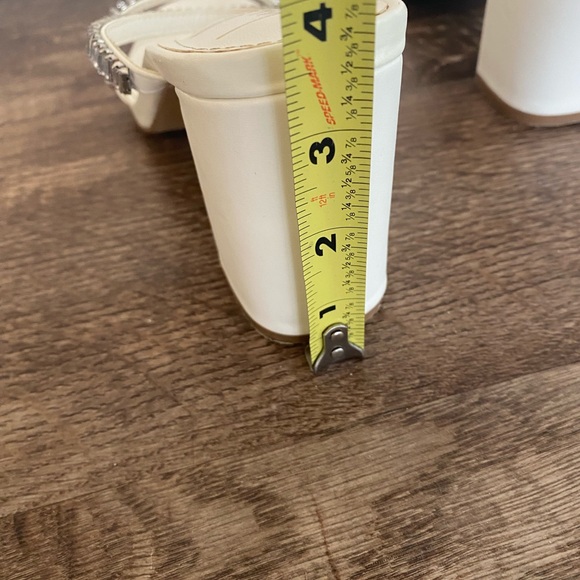 LULU’s Heels - Picture 8 of 8